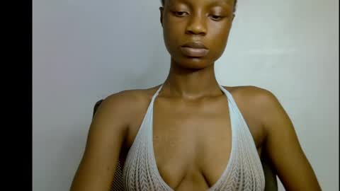 Snapshot of slim_petitqueen chatting on 04-27-26, 09:46 Alice online show from 04-27-26, 09:46