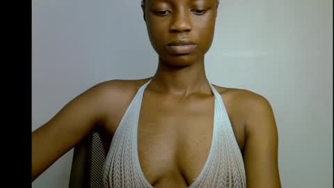 Snapshot of slim_petitqueen chatting on 04-28-26, 07:41 Alice online show from 04-28-26, 07:41