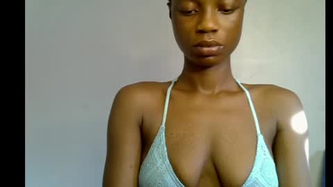 Snapshot of slim_petitqueen chatting on 05-10-26, 07:02 Alice online show from 05-10-26, 07:02
