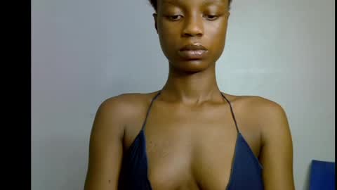 Snapshot of slim_petitqueen chatting on 05-16-26, 05:34 Alice online show from 05-16-26, 05:34