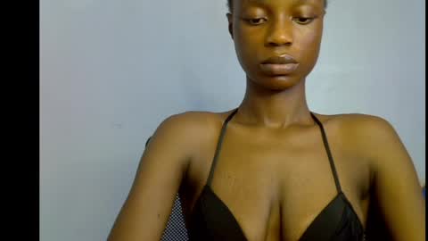 Snapshot of slim_petitqueen chatting on 05-20-26, 08:09 Alice online show from 05-20-26, 08:09