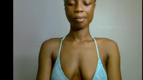 Snapshot of slim_petitqueen chatting on 05-21-26, 08:27 Alice online show from 05-21-26, 08:27