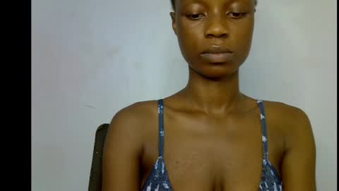 Snapshot of slim_petitqueen chatting on 05-25-26, 08:37 Alice online show from 05-25-26, 08:37