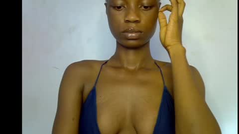 Snapshot of slim_petitqueen chatting on 05-27-26, 07:05 Alice online show from 05-27-26, 07:05