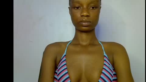 Snapshot of slim_petitqueen chatting on 05-28-26, 06:38 Alice online show from 05-28-26, 06:38