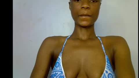 Snapshot of slim_petitqueen chatting on 05-29-26, 06:55 Alice online show from 05-29-26, 06:55