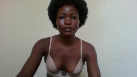 Snapshot of slimdiva chatting on 05-15-26, 06:42 slimdiva online show from 05-15-26, 06:42