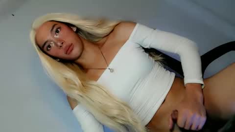 Snapshot of slimgirl_patricia chatting on 04-15-26, 07:58 Pat online show from 04-15-26, 07:58
