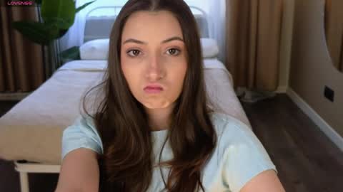 Emilia online show from 04-12-26, 12:10