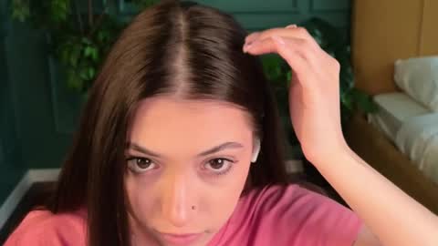 Emilia online show from 04-24-26, 12:18