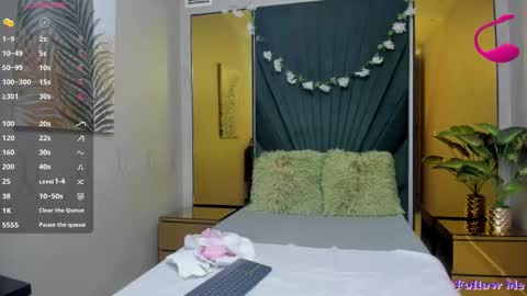 Snapshot of slut_milf4u chatting on 02-13-25, 11:17 Paola  online show from 02-13-25, 11:17