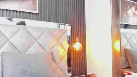 Snapshot of slut_milf_ chatting on 12-19-25, 07:43 slut_milf_ online show from 12-19-25, 07:43