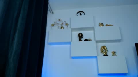 Ariana online show from 12-18-25, 07:25