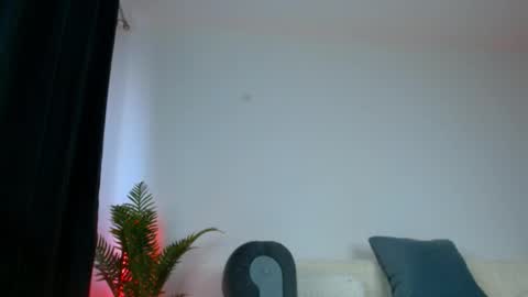 Snapshot of slut_tattoogirl chatting on 06-03-26, 06:05 Ariana online show from 06-03-26, 06:05