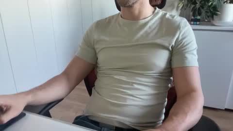 Snapshot of slutguy81 chatting on 03-10-26, 05:29 Slutguy81 online show from 03-10-26, 05:29