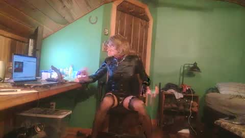 Snapshot of slutjennifertransxx chatting on 10-08-25, 02:42 slutjennifertransxx online show from 10-08-25, 02:42