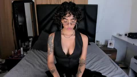 Snapshot of slutty_venus7 chatting on 07-25-26, 12:53 slutty_venus7 online show from 07-25-26, 12:53