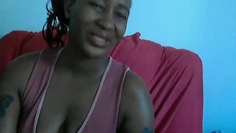 Snapshot of sluttylaura18 chatting on 01-28-25, 07:11 sluttylaura18 online show from 01-28-25, 07:11