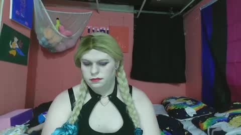 Snapshot of sluttytorismith chatting on 02-09-25, 06:01 Tori Smith online show from 02-09-25, 06:01