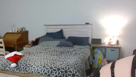 Rachel Lawrence online show from 12-08-24, 02:39