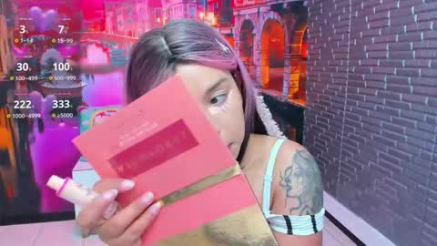 Mariana Torres online show from 10-25-25, 01:51