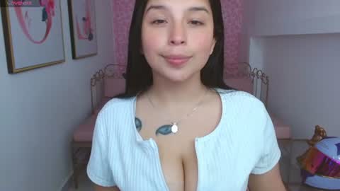 Mariana Torres online show from 06-12-26, 01:21