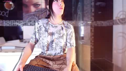 Small Hot19 online show from 12-02-25, 10:09