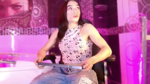 Small Hot19 online show from 03-18-26, 09:56