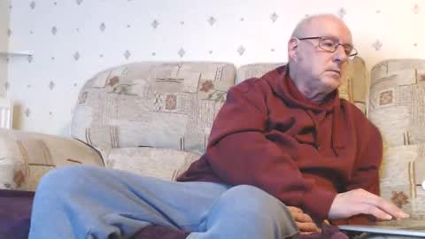 Snapshot of smallsteve562 chatting on 12-02-24, 08:22 Steve online show from 12-02-24, 08:22