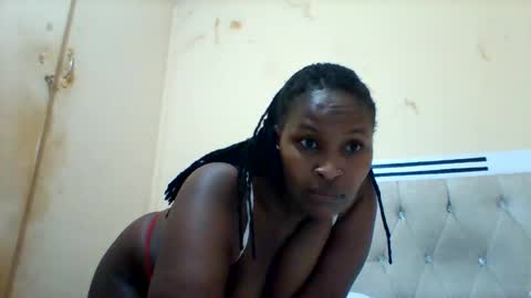 Snapshot of smartqueen1 chatting on 10-14-25, 12:33 Katerina online show from 10-14-25, 12:33