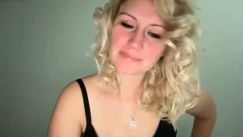 Snapshot of smexxii93 chatting on 12-04-24, 03:43 smexxii93 online show from 12-04-24, 03:43