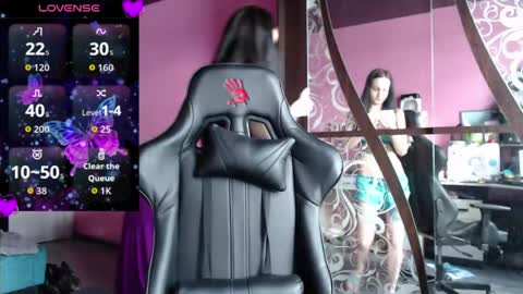 smile_cute_fox online show from 04-20-26, 08:17