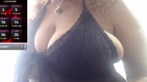 Snapshot of smilet_milf chatting on 01-11-25, 01:32 Smileth online show from 01-11-25, 01:32