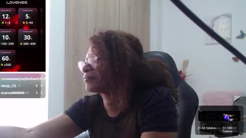 Snapshot of smilet_milf chatting on 02-23-25, 06:34 Smileth online show from 02-23-25, 06:34