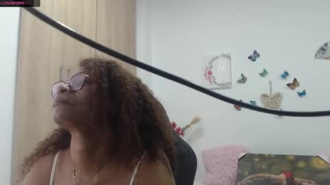 Snapshot of smilet_milf chatting on 02-26-25, 11:52 Smileth online show from 02-26-25, 11:52