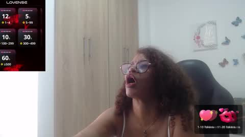 Snapshot of smilet_milf chatting on 02-28-25, 03:37 Smileth online show from 02-28-25, 03:37