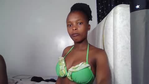 smiley luv1 online show from 02-16-26, 08:32