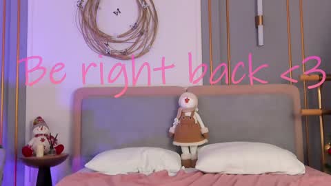 Snapshot of smiley_mia_ chatting on 12-29-24, 11:18 Mia online show from 12-29-24, 11:18