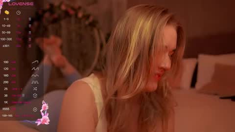 Snapshot of smiley_mia_ chatting on 09-10-25, 07:08 Mia online show from 09-10-25, 07:08