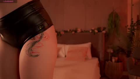 Snapshot of smiley_mia_ chatting on 09-21-25, 05:09 Mia online show from 09-21-25, 05:09