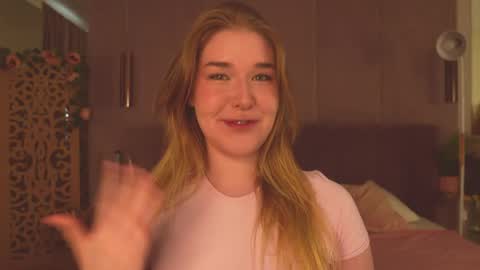 Snapshot of smiley_mia_ chatting on 05-27-26, 05:37 Mia online show from 05-27-26, 05:37