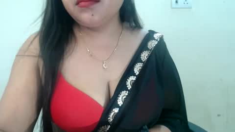 Snapshot of smiley_queen99 chatting on 05-20-26, 04:07 smiley online show from 05-20-26, 04:07