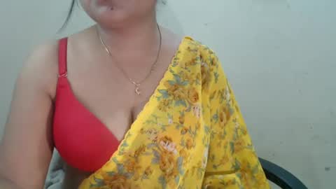 Snapshot of smiley_queen99 chatting on 08-04-26, 05:15 smiley online show from 08-04-26, 05:15