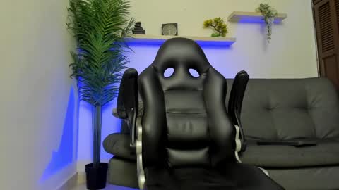 Snapshot of smitgrey chatting on 02-22-25, 11:35 SMIT online show from 02-22-25, 11:35