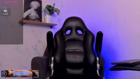 Snapshot of smitgrey chatting on 03-06-25, 05:57 SMIT online show from 03-06-25, 05:57