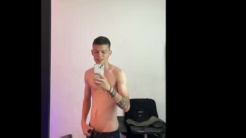 Snapshot of smitgrey chatting on 09-24-25, 04:05 SMIT online show from 09-24-25, 04:05