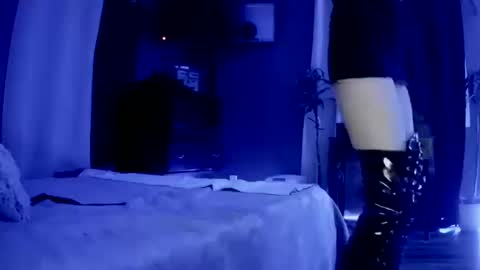 love bug online show from 10-11-25, 04:44