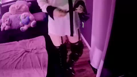 love bug online show from 10-13-25, 04:45