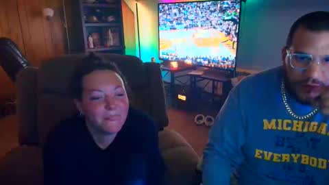 Snapshot of smokewithus2519 chatting on 10-26-25, 01:11 Come Smoke With Us online show from 10-26-25, 01:11