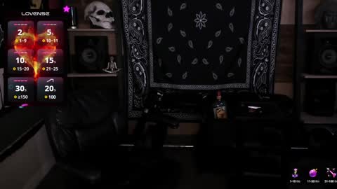 Snapshot of smokey915 chatting on 12-30-24, 04:19 Smokey915 online show from 12-30-24, 04:19